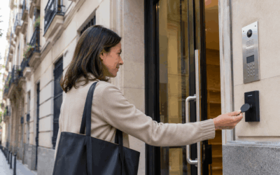 Control de accesos para comunidades de vecinos en Madrid cuando las llaves ya no son suficientes